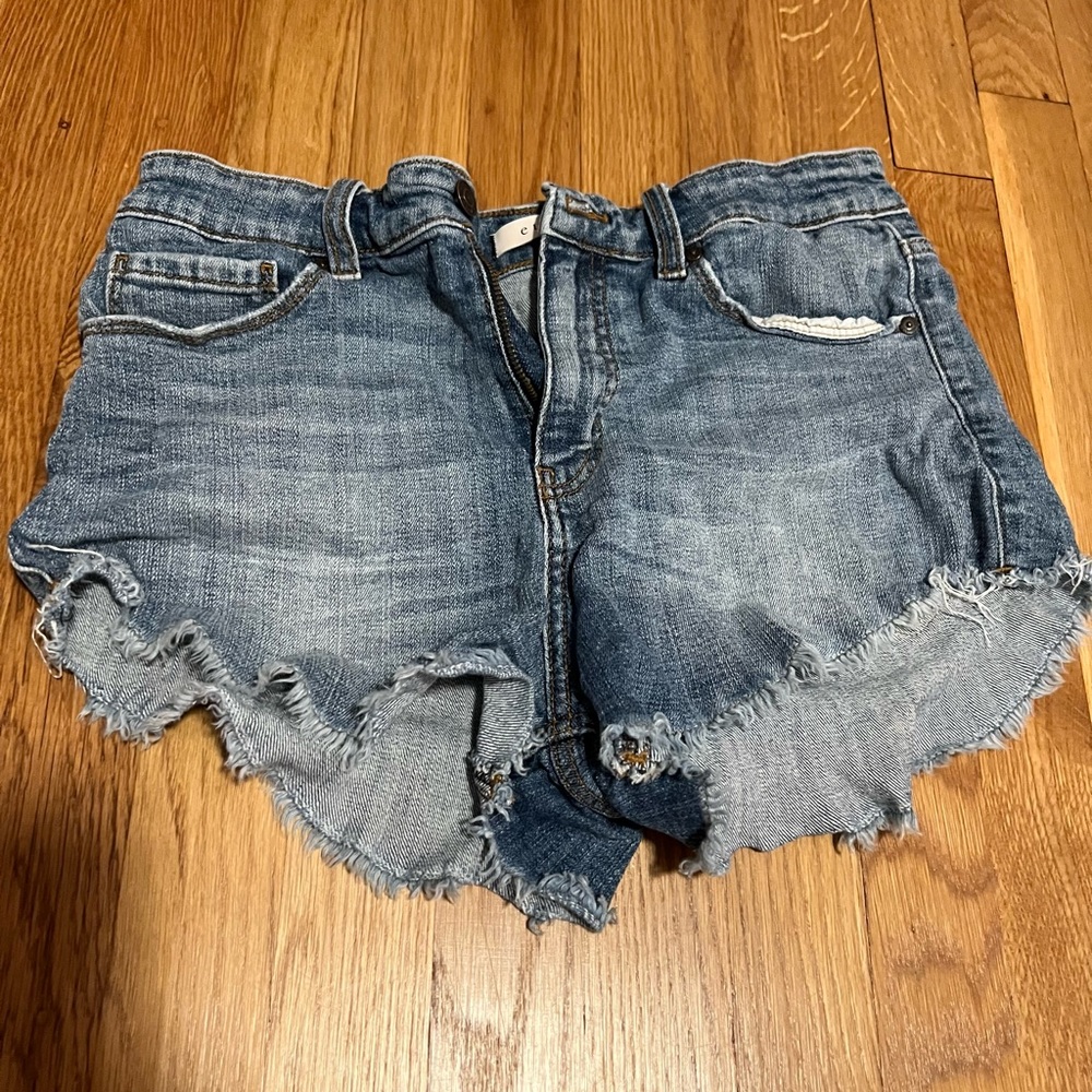 Size M high rise cut off jean shorts